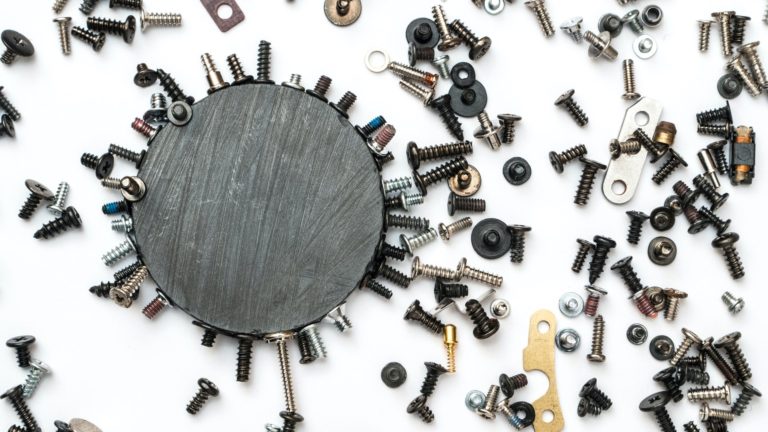 COMO SER UM IMÃ DE DINHEIRO COM A LEI DA ATRAÇÃO