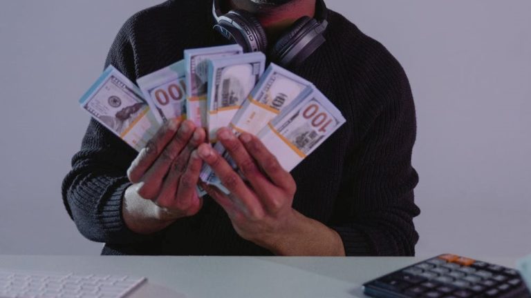 Como fazer o dinheiro grudar em você